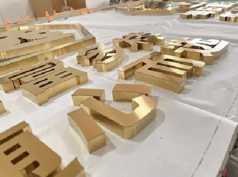 佛坪拉丝不锈钢字的特点。