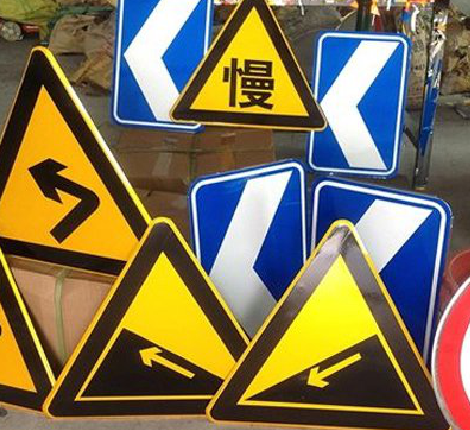 佛坪标识标牌中颜色的确定是很重要的。